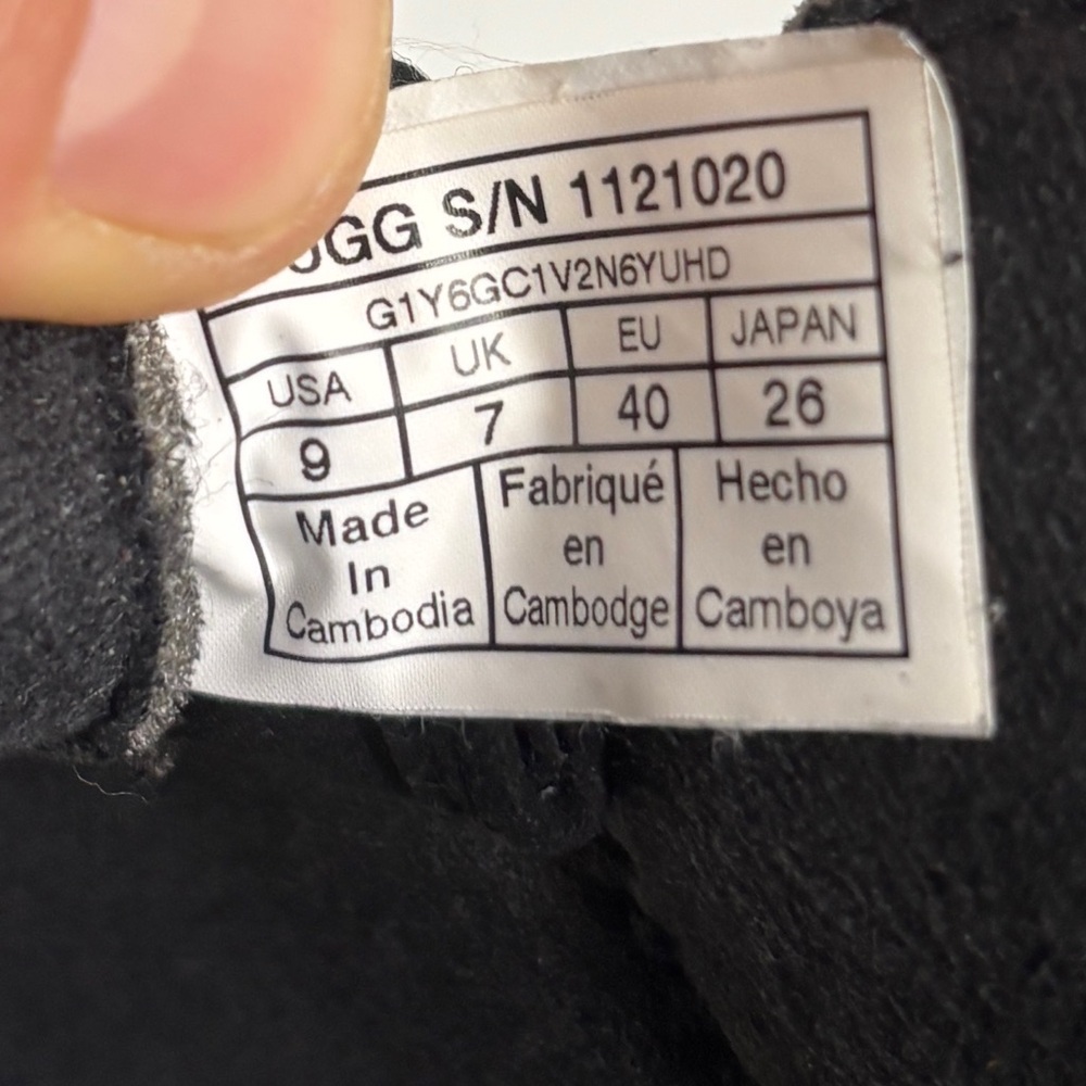 UGG Neumel Boots Black Suede Chukka Gum Middle Sole Size 9 EU 40 - Picture 4 of 11